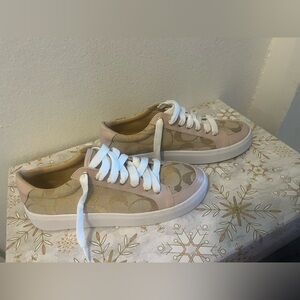 Coach woman’s tennis shoes